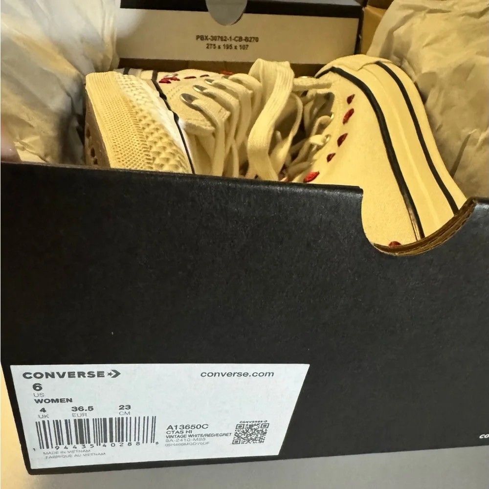 SOLD. NIB Converse All Star White Sneakers with Red Heart Details - Picture 9 of 9